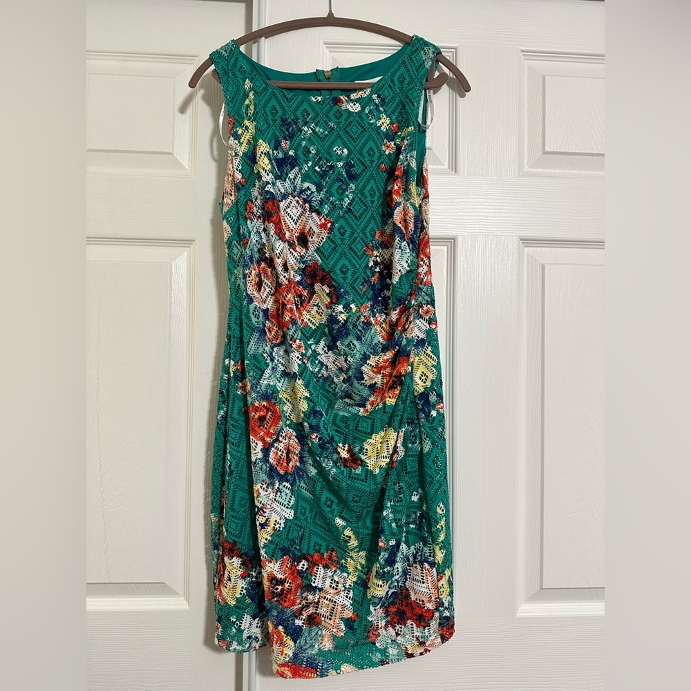 Bisou Bisou Teal Floral dress
Size 12